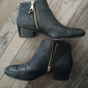 Rebecca Minkoff Black Pebbled Leather sexy gold zippers both sides Ankle Boots 7